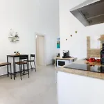Elegante Bilocale Con Giardino Lägenhet