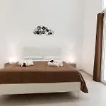 Elegante Bilocale Con Giardino Lägenhet