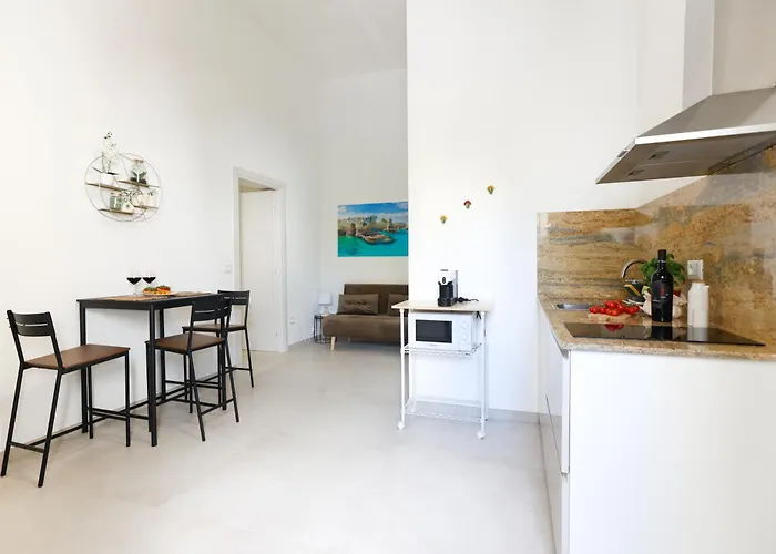 Elegante Bilocale Con Giardino *
