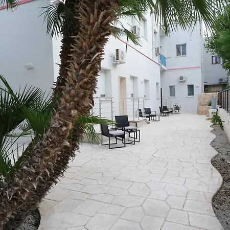 Elegante Bilocale Con Giardino Lecce