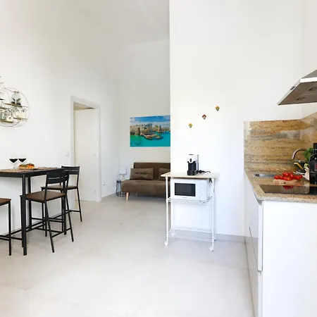 Elegante Bilocale Con Giardino *