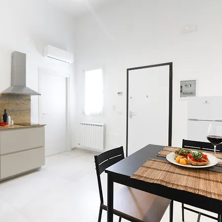 Elegante Bilocale Con Giardino Apartmán Lecce