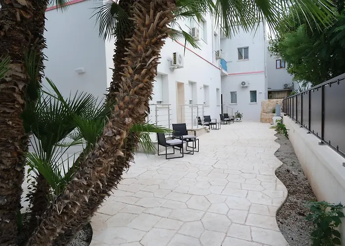 Elegante Bilocale Con Giardino Lecce
